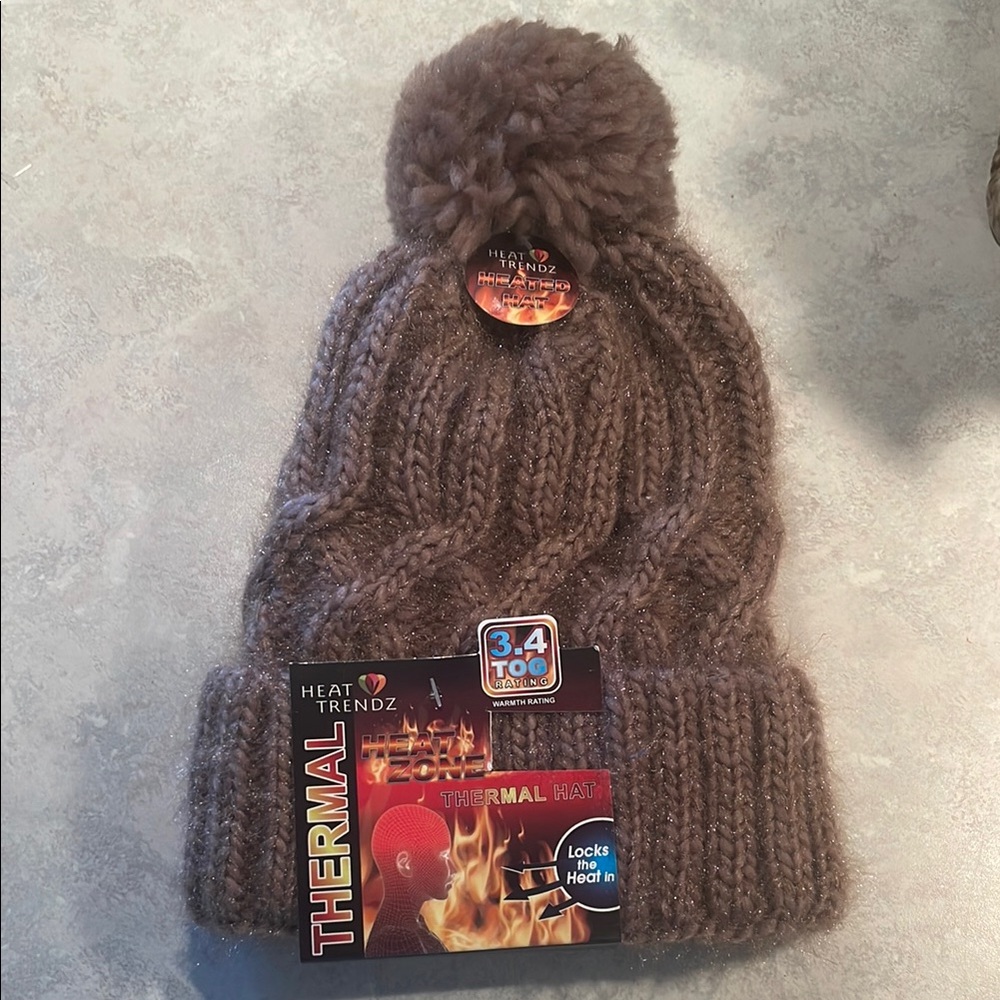 NWT Heat Trendz Pom Hat